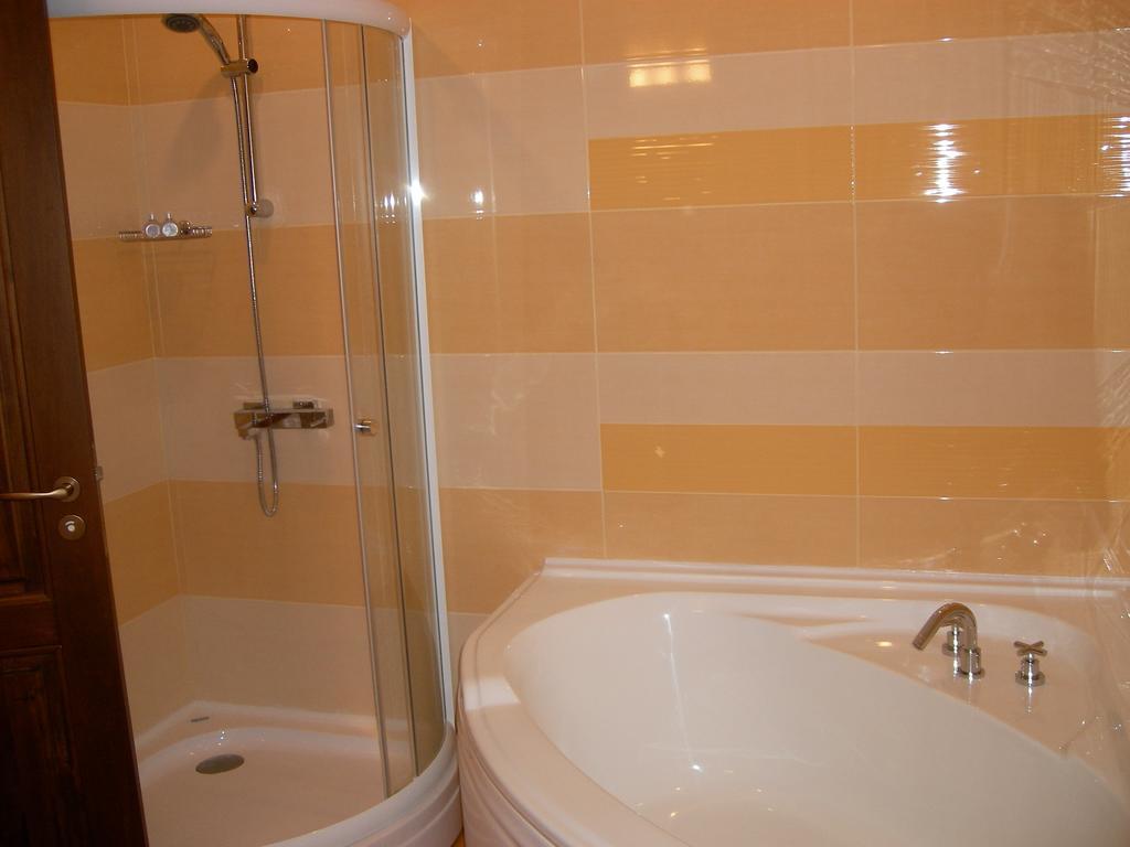 Sinabovite Houses Hotel Badevtsi Ruang foto