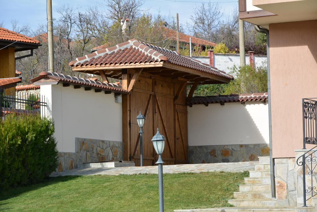 Sinabovite Houses Hotel Badevtsi Bagian luar foto