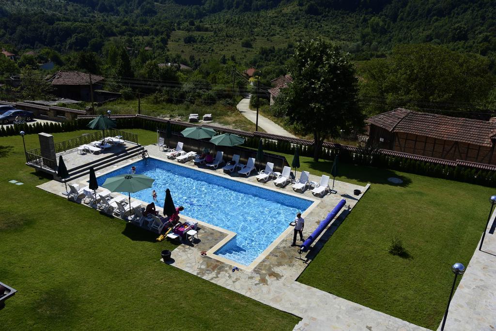 Sinabovite Houses Hotel Badevtsi Bagian luar foto